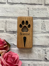 Load image into Gallery viewer, Personalised Solid Oak Lead Hanger With Cut Out Paw Print